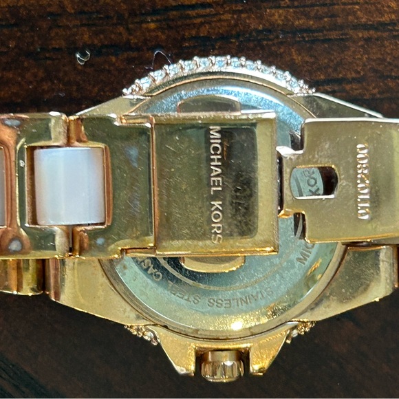 Ladies Rose Gold Michael Kors watch - Picture 3 of 3